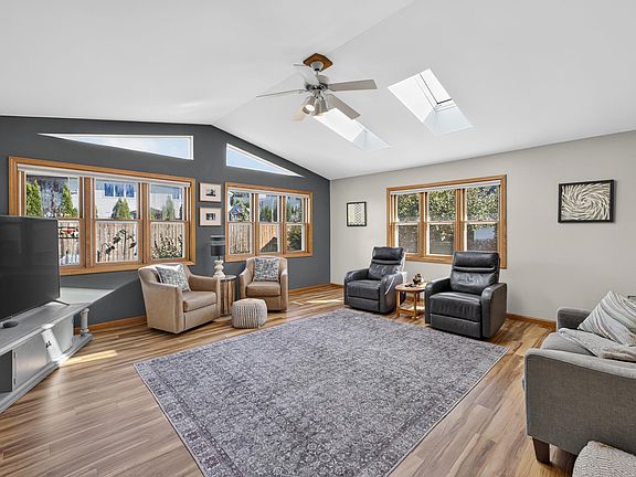 4th image of 425 Landover Dr