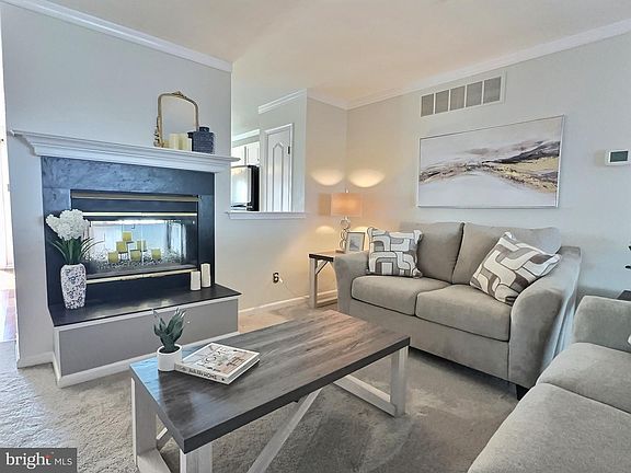 3rd image of 304 Huntington Ct #62