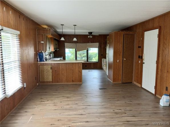 1073 Wish Cir, East Aurora, NY 14052