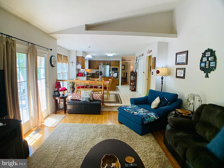 8604 Oak Chase Cir — Photo 27