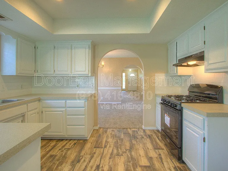 2520 W Honolulu St — Photo 13