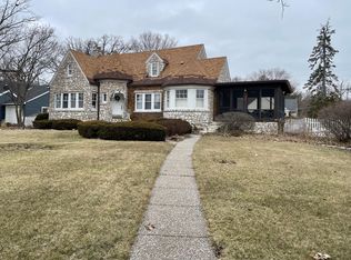 548 River Dr, Bettendorf, IA 52722