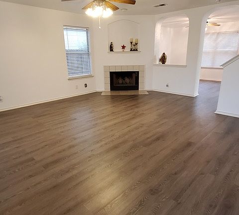 2nd image of 3572 Peachtree Ln