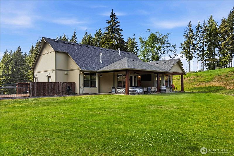 3rd image of 30 Forest Heights