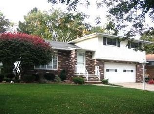 21278 Nottingham Dr, Fairview Park, OH