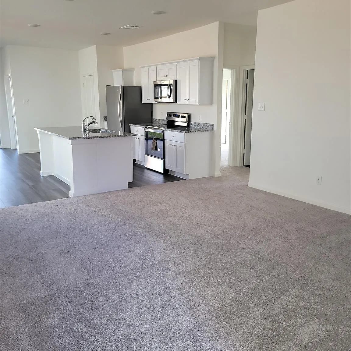 3 bed, 2.0 bath, 1412 sqft, $1,700 — Photo 3