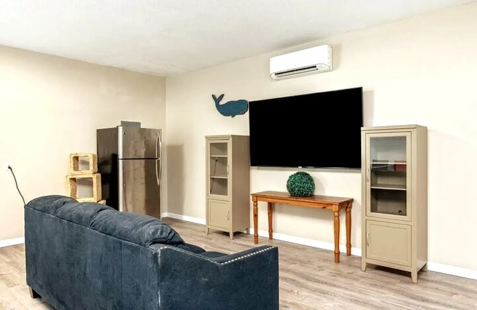 8 bed, 5.0 bath, 4876 sqft, $6,647 — Photo 4