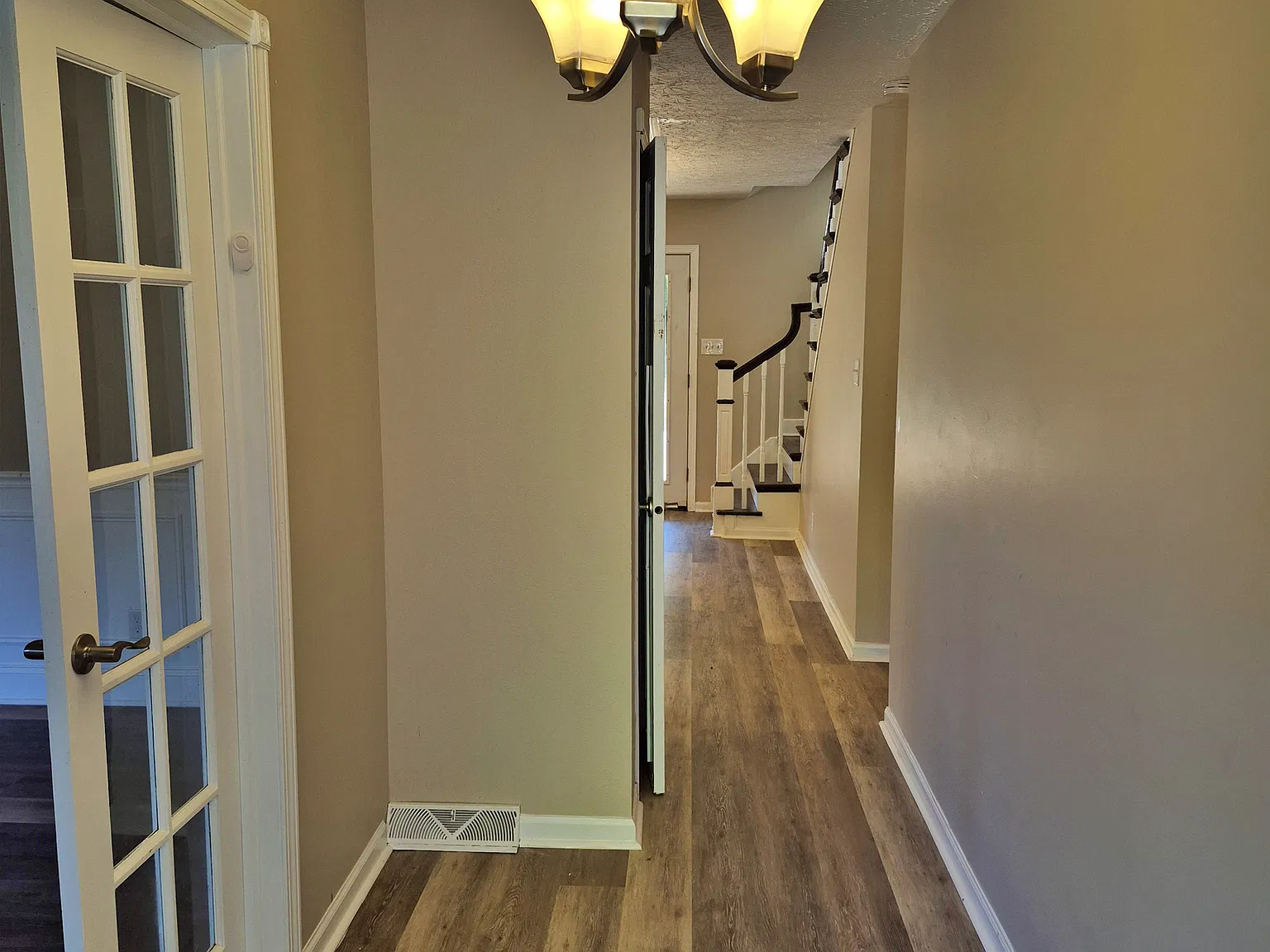 4 bed, 3.0 bath, 4590 sqft, $2,650 — Photo 2
