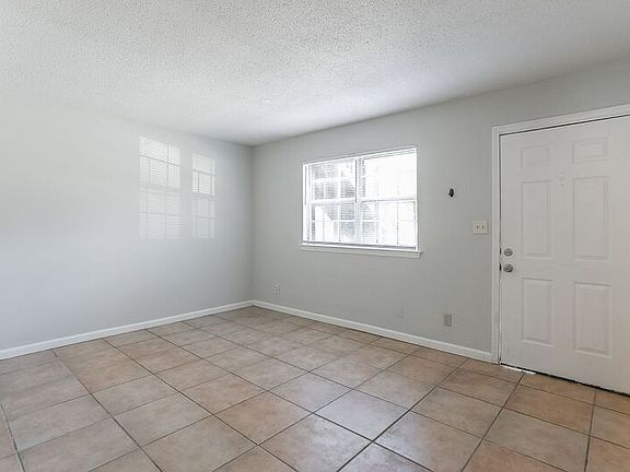 5th image of 2414 Lyndon Ave APT 3