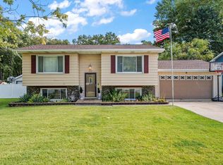 290 S Chase Dr, Crown Pt, IN 46307
