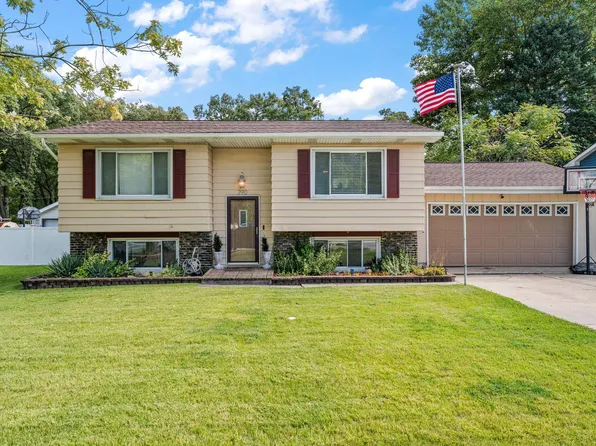 290 S Chase Dr, Crown Pt, IN 46307