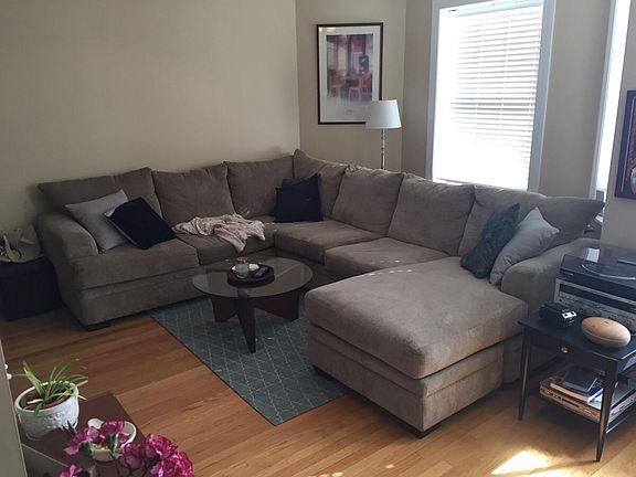 3rd image of 4863 N Hermitage Ave #2VW