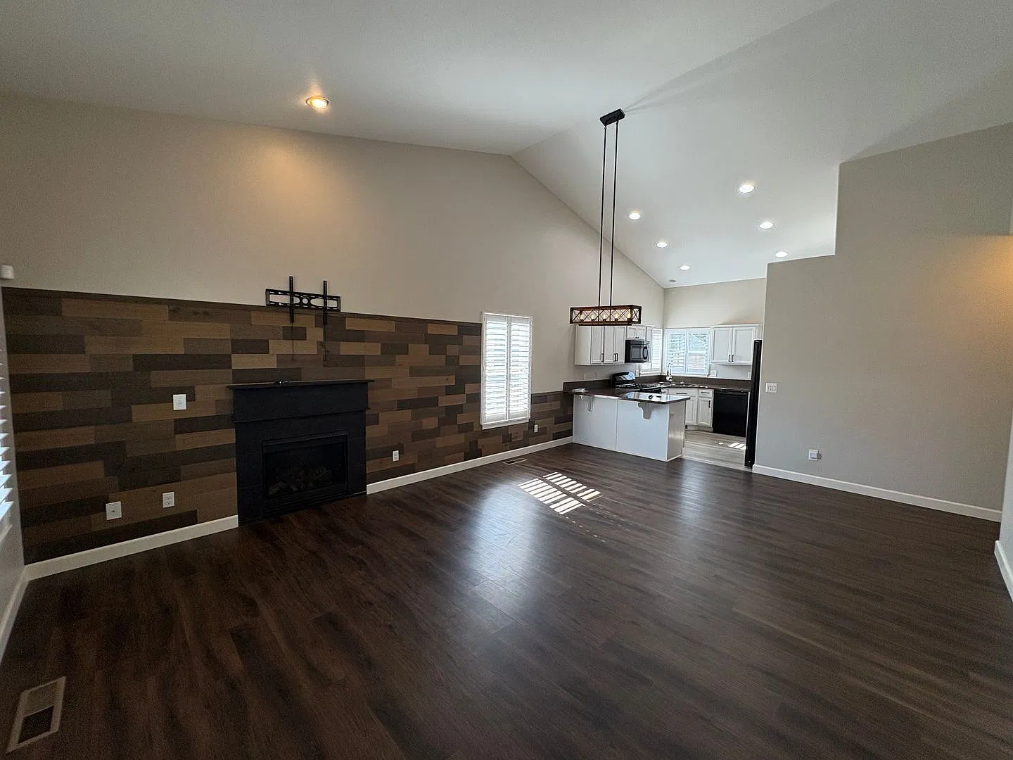 Charming Single-Level Home on Spacious Lot in NE Bend! — Photo 3