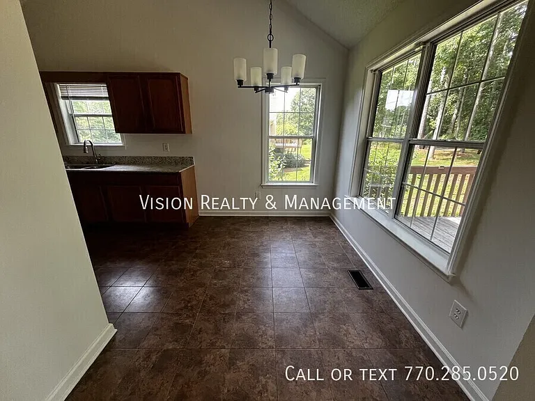 64 Wooddale Ln — Photo 10