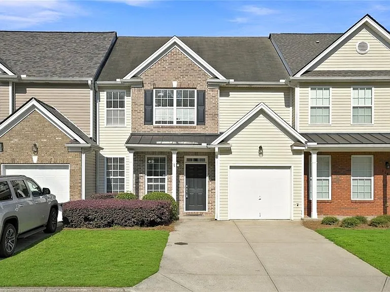 3063 Kentmere Dr — Photo 1