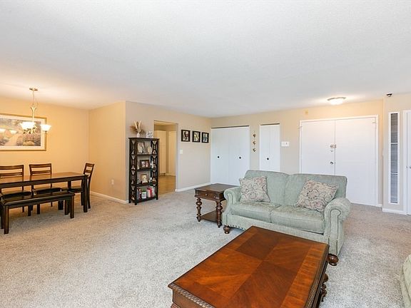 3rd image of 1008 Paradise Rd APT 2E