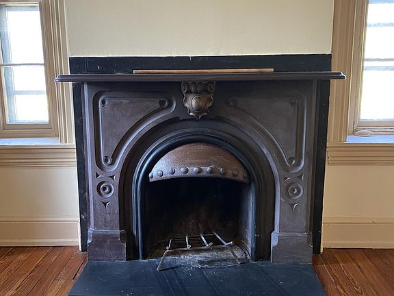 4th image of 150 W Walnut Ln Floor 2