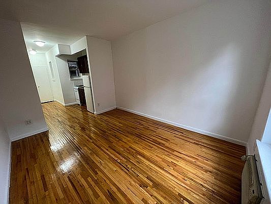 4th image of 317 W 21st St #2B