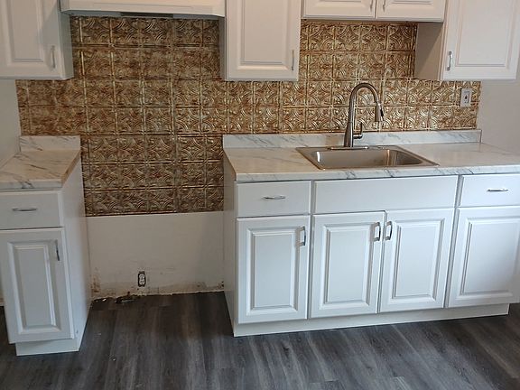 4th image of 820 E 10th Ave