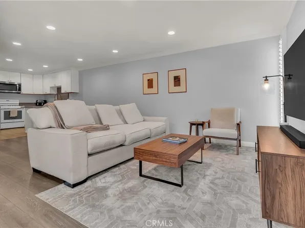 1086 Cabrillo Park Dr APT D, Santa Ana, CA 92701