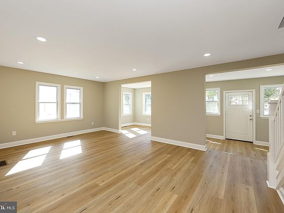 3rd image of 169 W Jefferson St