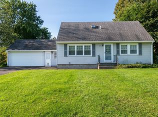 10 Irvington Dr, North Chili, NY 14514