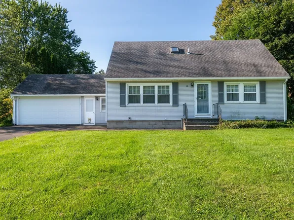10 Irvington Dr, North Chili, NY 14514