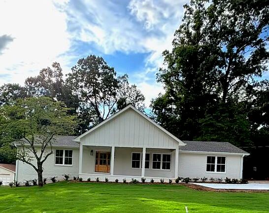 3rd image of 128 Poinsettia Dr