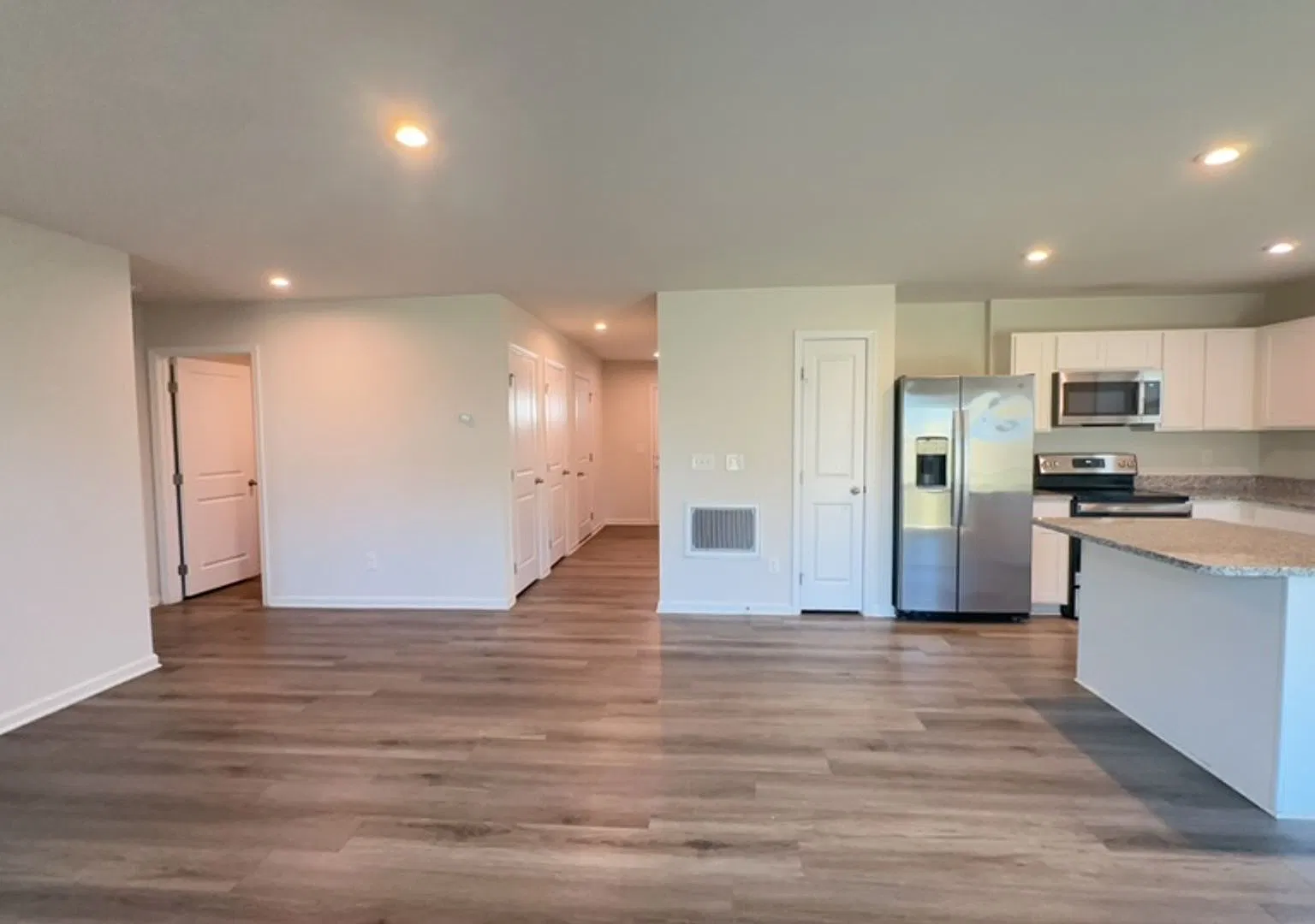 Gorgeous 3 Bedroom, 2 Bath ~ Minutes to Fort Jackson — Photo 3