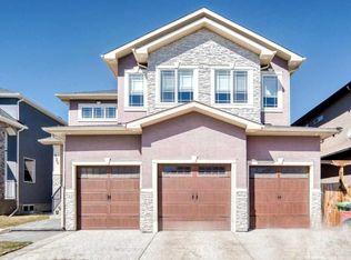 120 SE Kinniburgh Cir, Chestermere, AB T1X 0P8