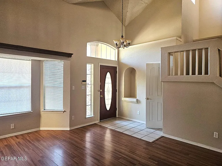 12604 Sun Terrace Ave — Photo 3