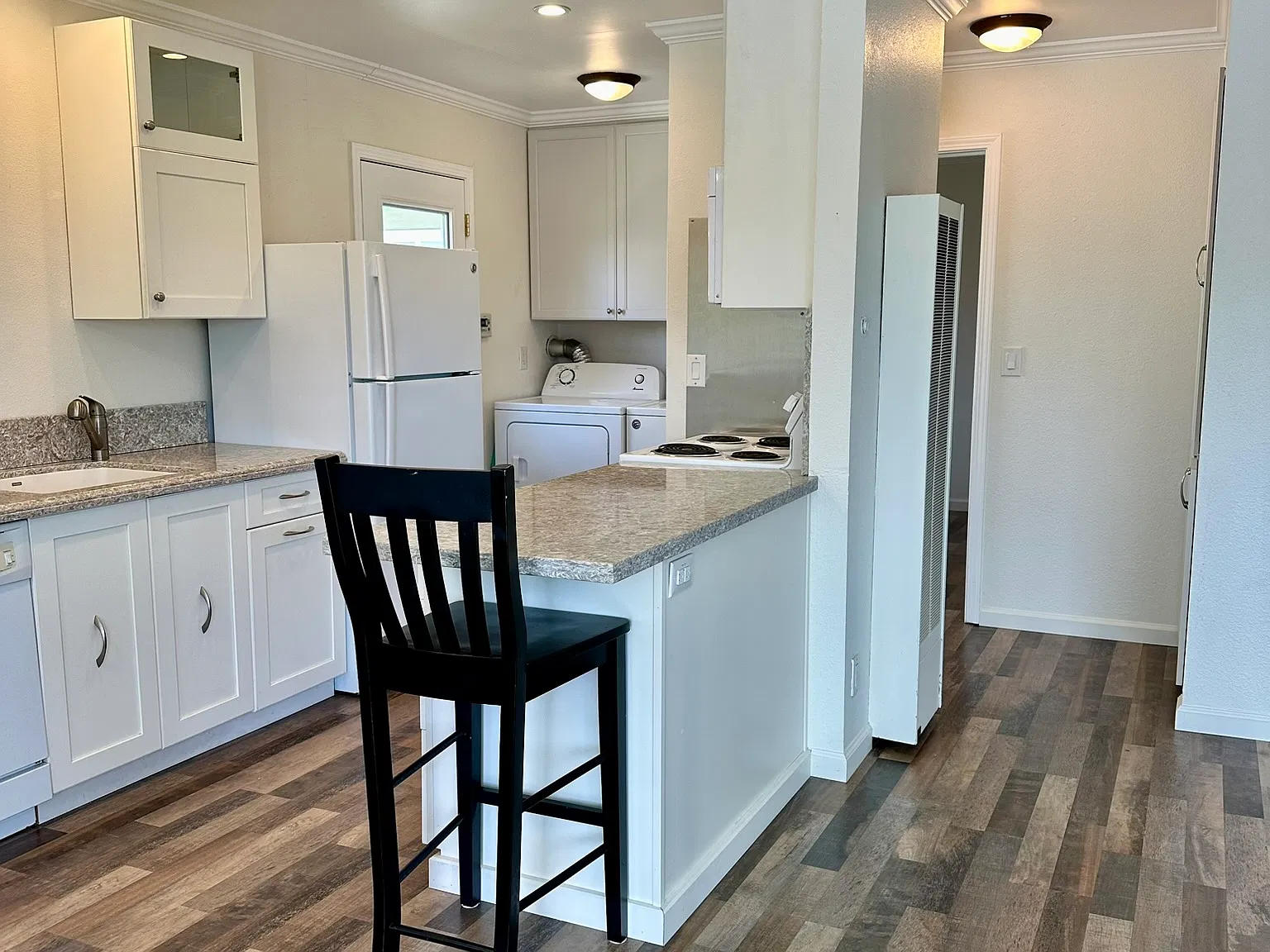 1 bed, 700 sqft, $2,100 — Photo 4
