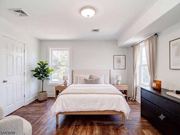 4th image of 60 Montague Pl #2