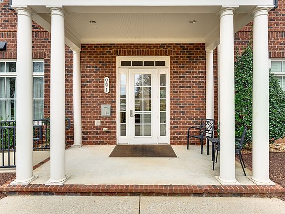 3rd image of 991 Westhaven Blvd Unit 13
