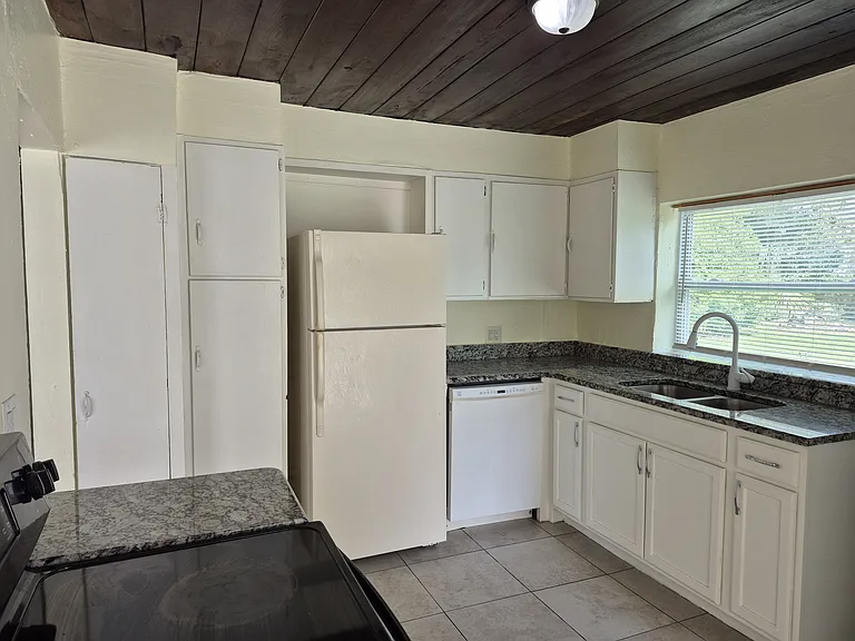 616 S Kentucky Ave — Photo 42