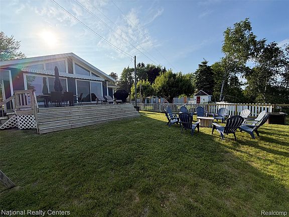 2nd image of 5824 Lakeshore Rd N