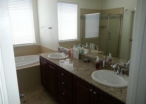 3rd image of 624 Blakesley Ct