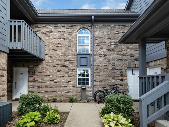 39 Foxcroft Rd APT 111, Naperville, IL 60565