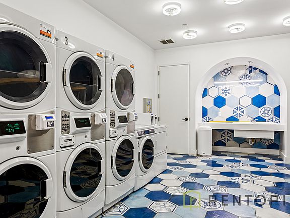 5th image of 961 Willoughby Ave APT 5D