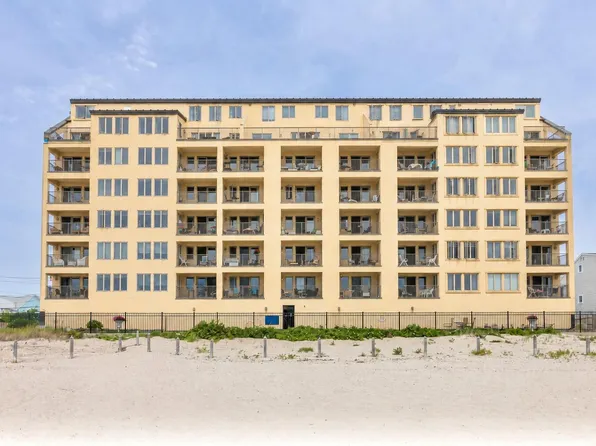 191 E Grand Avenue #203, Old Orchard Beach, ME 04064