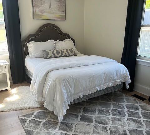 5th image of 5706 King St
