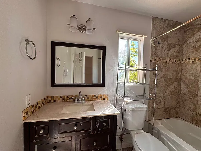 2512 Overland Ave — Photo 6