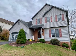 215 Mason Dr, Ephrata, PA 17522