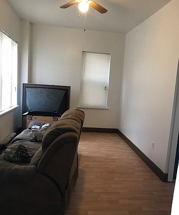 3rd image of 148 E 22nd St #1