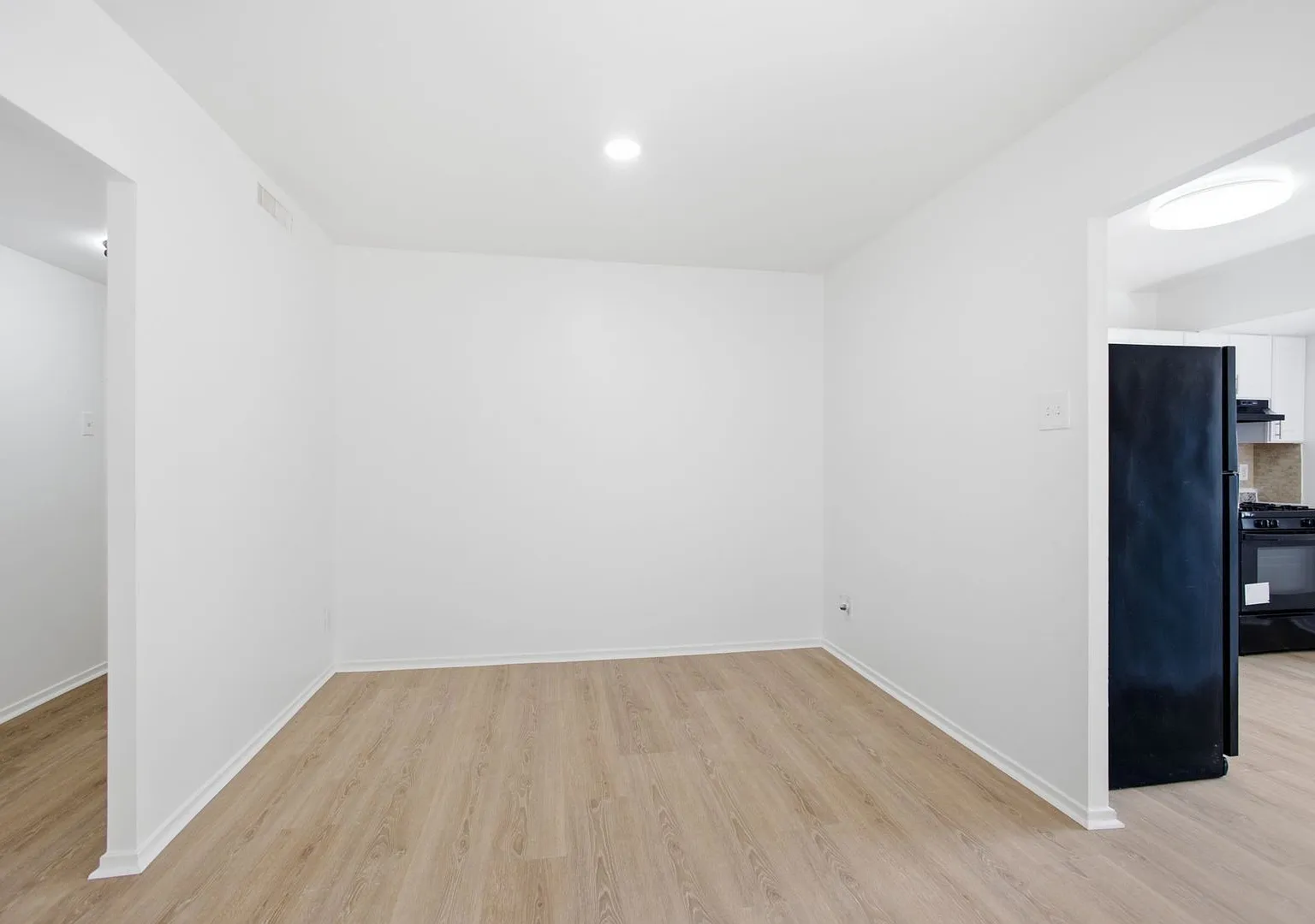 Inviting 1 BR/1 BA Apartment in Montgomery Village! — Photo 4