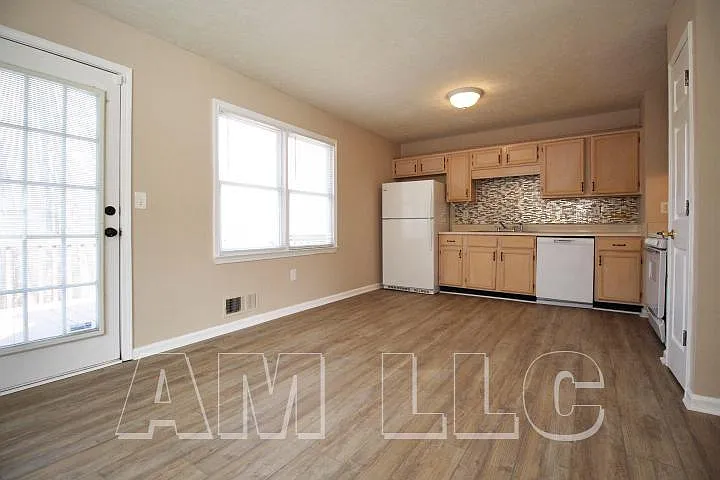 401 Oak Landing Cir — Photo 4