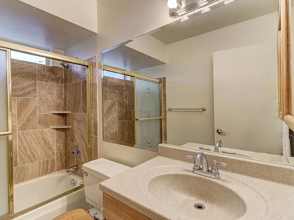 5th image of 2201 W Sequoia Dr