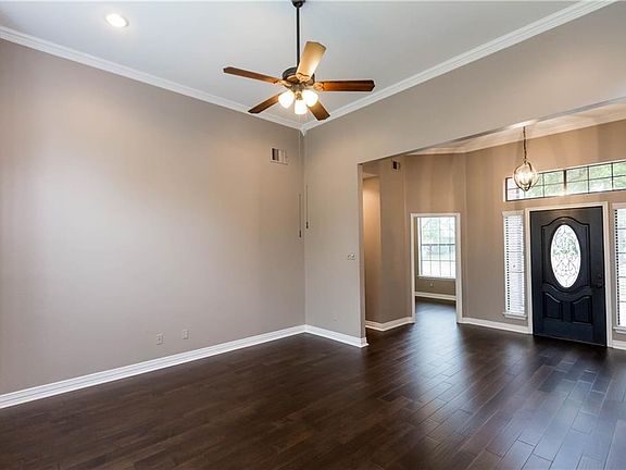 3rd image of 6840 Greenleaf Dr