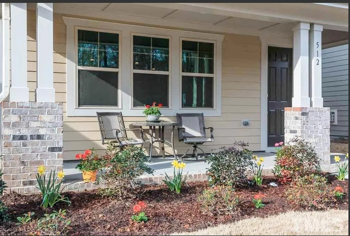 5 bed, 2.5 bath, 2620 sqft, $2,700 — Photo 2