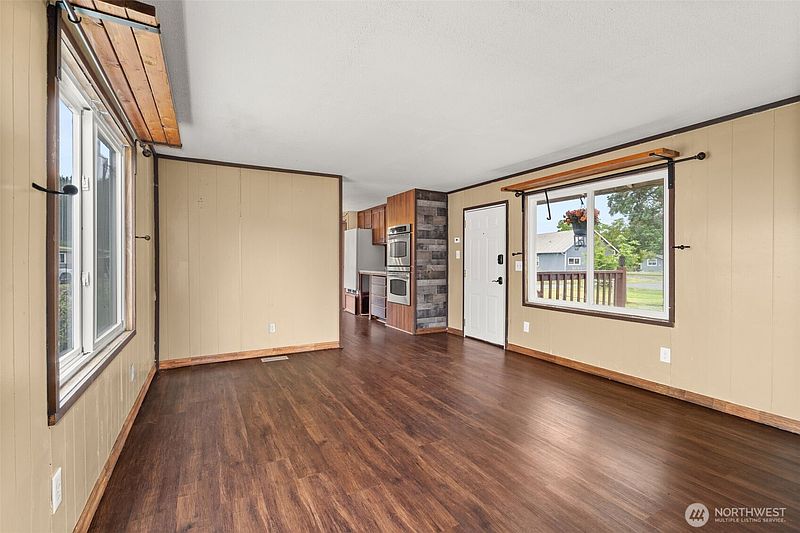 4th image of 1605 Windsor Avenue